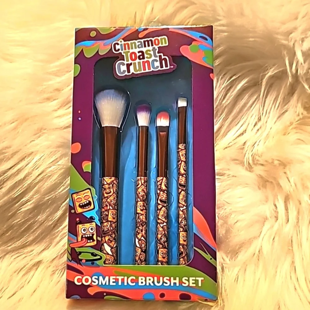 Cinnamon Toast Crunch 4 Piece Cosmetic Brush Set